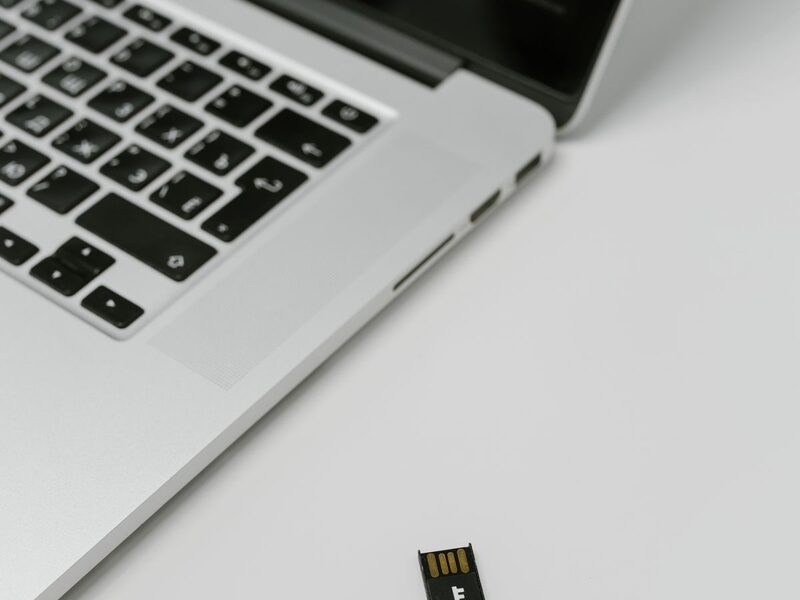 Hardware Security Key (USB)